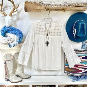 Beautiful crochet boho blouse w bell sleeves & prairie country vibe like new
